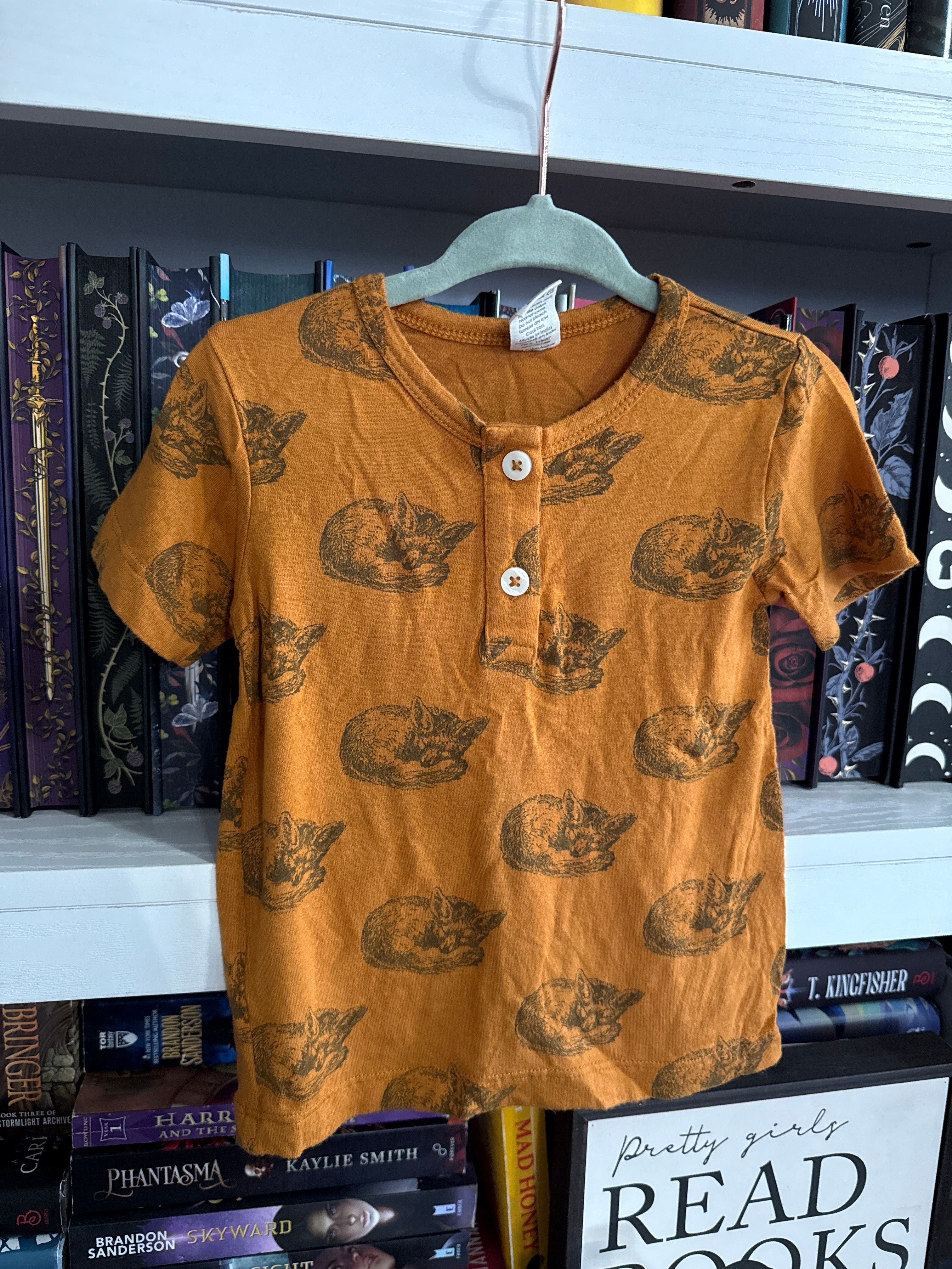 12-18 KQ sleeping foxes tee